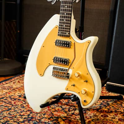 Eastwood Breadwinner 2010s - White W/ Original Hardcase image 6