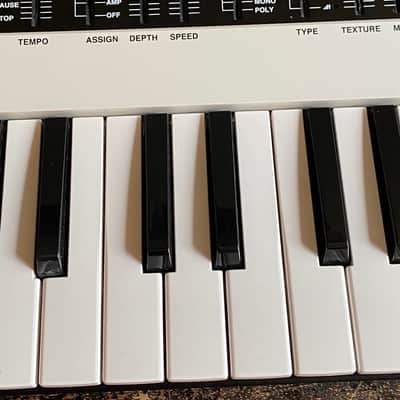 Yamaha Reface CS Mini Mobile Keyboard 2015 - Present - White image 3