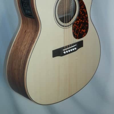 Larrivee LV-03 Bilwara w/ Moon Spruce & Stage Pro Element Venetian Cutaway Acoustic Electric Satin Natural Finish with case New image 7