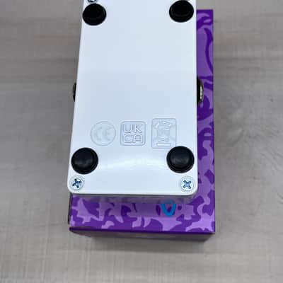 Electro-Harmonix J Mascis Signature Ram’s Head Big Muff Pi 2022 - White / Violet image 6