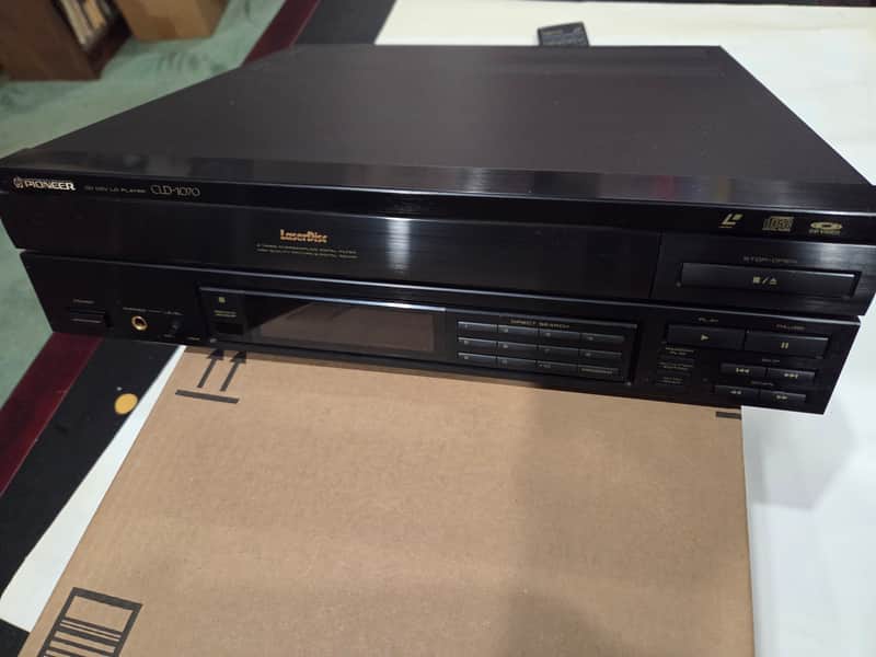 Pioneer CLD-1070 1980s - Black image 1