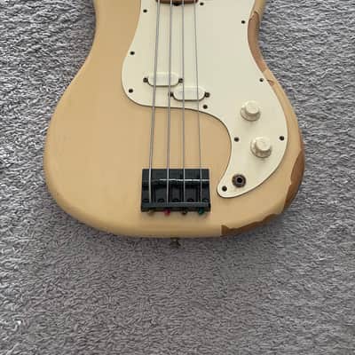 Fender Bullet Bass Deluxe Vintage 1981 MIA USA Olympic White 4-String Guitar image 2