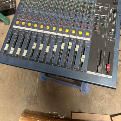 Yamaha MG16/4 console mixer image 2