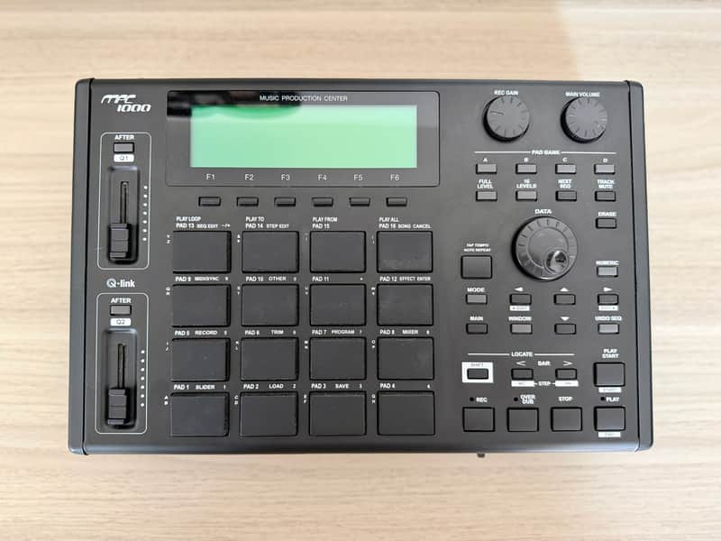 Akai MPC1000 Music Production Center 2004 - 2013 - Black image 1