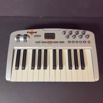 M-Audio Oxygen 8 V2 25-Key MIDI Controller Keyboard 2006 - 2007 - Silver image 1