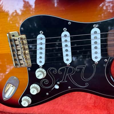1996 Fender Stevie Ray Vaughan Stratocaster with Pau Ferro Fretboard 1992-1999 - 3-Color Sunburst image 3