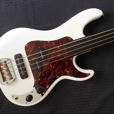 G&L SB-2 Fretless Bass 1996 White w/ p/u blend and Tone control image 1