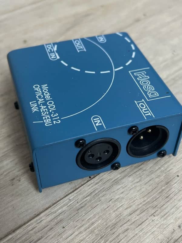 Hosa Optical AES/EBU link - blue image 1