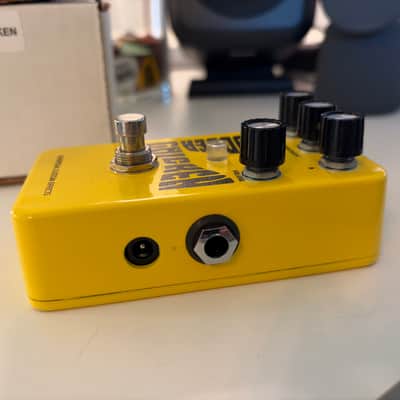 Lovepedal Rubber Chicken V2 2015 - 2021 - Yellow image 2