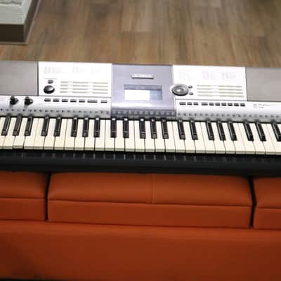 Yamaha PSR E403 Keyboard 2000's