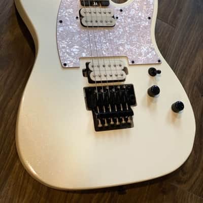 Schecter Sun Valley Super Shredder PT FR in Metallic White image 3