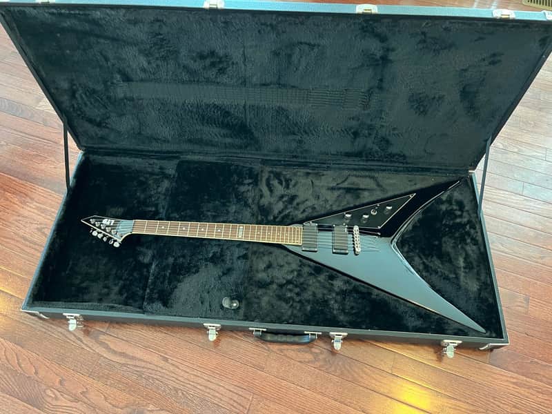 ESP LTD V300 2011 EMG 81/60 with ESP Hard Case image 1