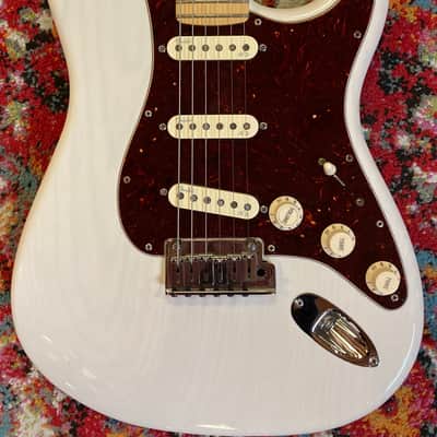Fender American Deluxe Ash Stratocaster 2015 White Blonde, Very Good, SKU: 9077GT image 1