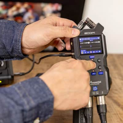 Zoom H4essential Portable Recorder with Tabletop Tripod, Windscreen, AA Batteries and microSD Card with Adapter image 9