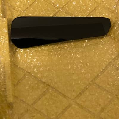 Korg Kronos X 61 left side panel