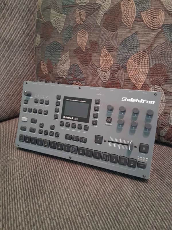 Elektron Octatrak MKII 8-Track Performance Sampler/Sequencer 2020s  - Gray image 1