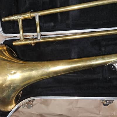 Holton Collegiate Trombone, with case & mouthpiece, USA. Very good condition image 9