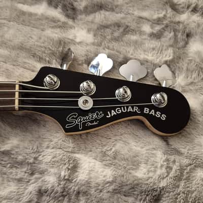 Squier Vintage Modified Jaguar Bass Special SS - 30" Short Scale - Candy Apple Red - 2018 - Black Headstock - 4-String - Fender Gig Bag image 7