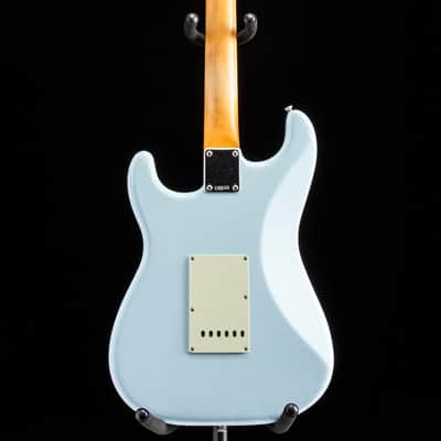 Fender Limited Edition Vintera II Road Worn '60s Stratocaster Sonic Blue image 9