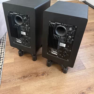 Yamaha HS8 Powered Studio Monitor (Pair) with IsoAcoustics stands image 2