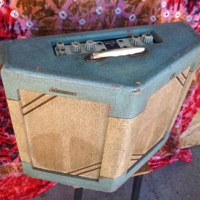 Watkins Dominator V front Tremolo 1961-1962 image 6