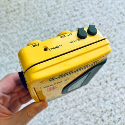 Sony WM-AF54 [COLLECTIBLE] Walkman Cassette Player, Top Yellow, Working ! image 6