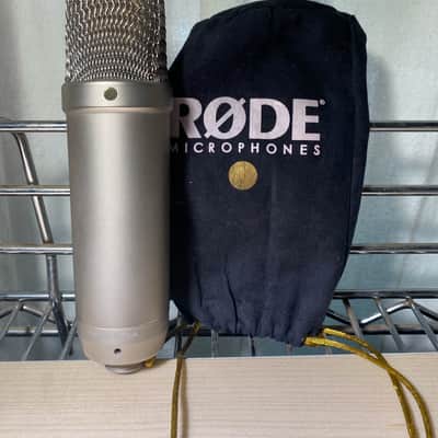 RODE NT1-A Large Diaphragm Cardioid Condenser Microphone 2002 - Present - Silver