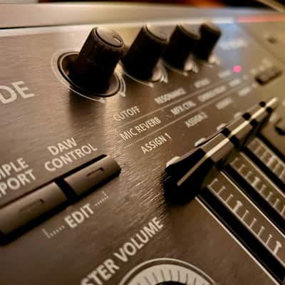 MUST SEE!!! ROLAND JUNO DS88 FULLY INSPECTED/SERVICED AND IN AMAZING CONDITION! image 13