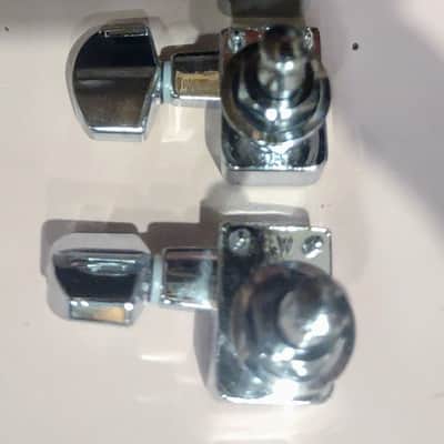 Fender 6 In-Line Tuning Heads - 2 Pin - Chrome image 3