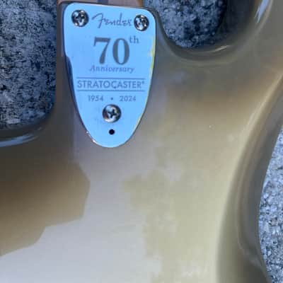 Fender 70th Anniversary Vintera II Stratocaster 2024 - Antigua image 9