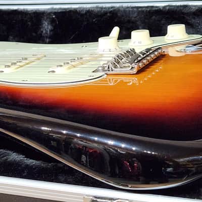 Fender MIM Vintera '60s Stratocaster with Pau Ferro Fretboard w/ HSC 2020 - 3-Tone Sunburst image 6