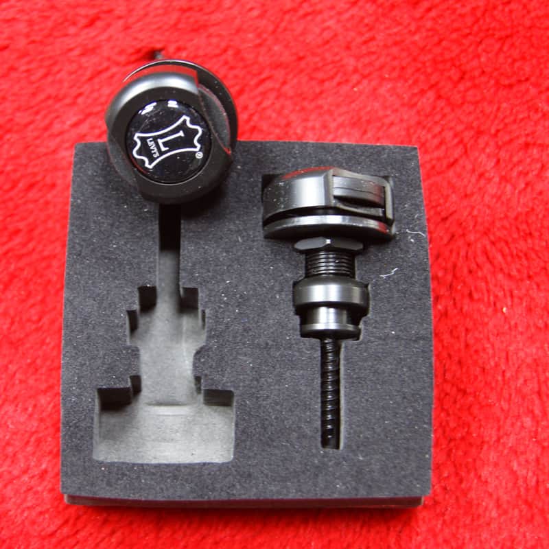 Levy’s lockable strap buttons Black Matte