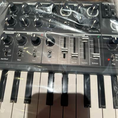 Arturia MicroBrute 25-Key Synthesizer 2014 - Present - Black image 3