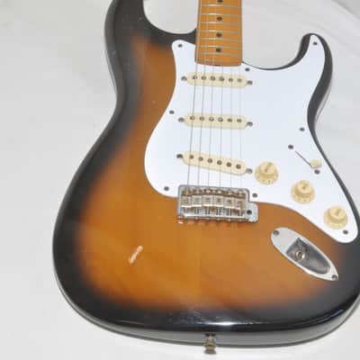FENDER JAPAN ST57(T) Stratocaster 2-Tone Sunburst Electric Guitar Ref. No 7194 image 3