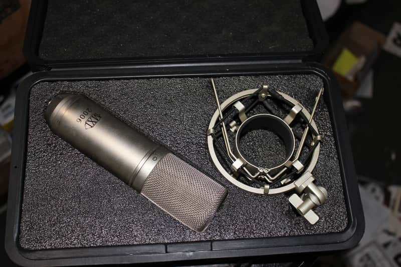 MXL 2006 Large Condenser Mic with Mount and Case image 1