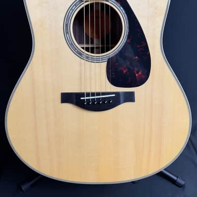 Yamaha LL16 ARE Handcrafted Dreadnought Acoustic-Electric Guitar Gloss Natural w/ Soft Case image 2