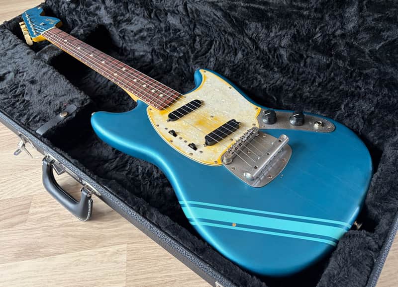 TPP Kurt Cobain "Smells Like Teen Spirit" Fender American Performer Competition Mustang Tribute - Relic Seymour Duncan