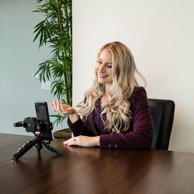 Savage Mobile Vlogging Kit with Microphone, Light and Adaptable Stand image 14