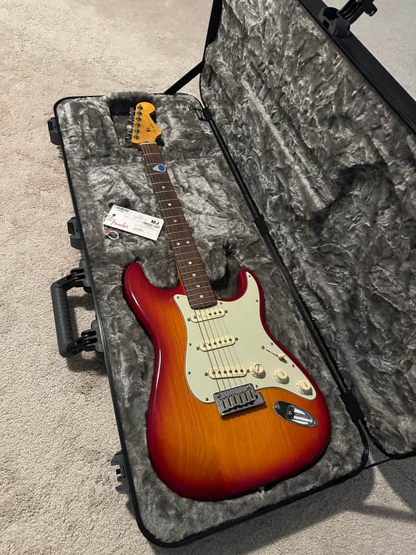 Fender American Ultra Stratocaster with Rosewood Fretboard 2019 - Present - Plasma Red Burst