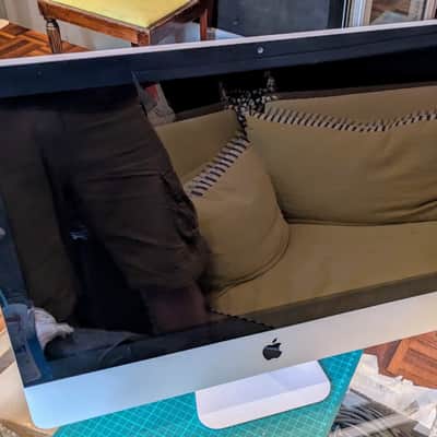 Apple iMac 21.5 inch mid 2011 image 3