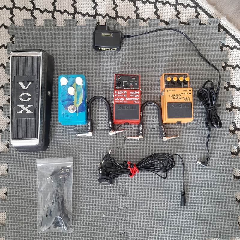 Lot pédales guitare – DS‑2 + RC‑3 + Daiquiri Compressor + Vox Wah + alim + patch cables Fender image 1