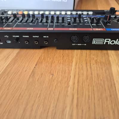 Roland JU-06A Boutique Series Synthesizer Module with K-25m Keyboard 2019 - Present - Black image 6