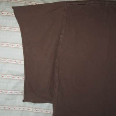pre-owned genuine Fender Lightning Bolt Logo Short Sleeve, Cotton T-Shirt, XL, Brown (sleeves cut shorter) PN: 9101008621, from 2010, GRAPHIC: Red, Creme, Dark Brown, Fender, Ligntning Bolt, Circles, musical symbols, Electric Instrument Company Since 1946 image 12