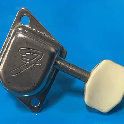 Fender- "F"style tuner w/plastic button, late 60's image 3