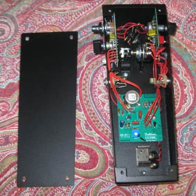 new old stock (2019) very near A+ Fulltone Clyde Deluxe, Black (orig Feet&Screws were switched to new Dunlop feet/screws)+ battery, strings, & copy of Owner's Manual (NO box, NO orig paperwork, NO sticker) image 2