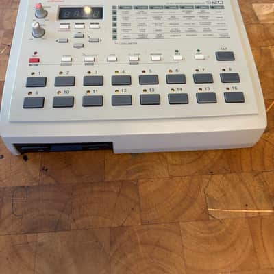 Akai S20 Stereo Phrase Sampler 1997 - White- SERVICED - MAXED image 4