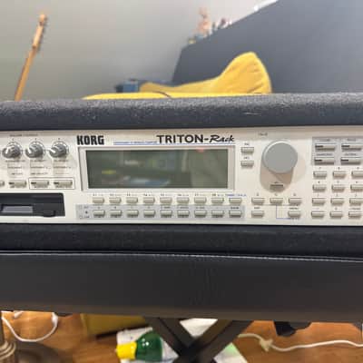 Korg Triton Rack Rackmount 60-Voice Polyphonic Workstation 2000 - 2005 - Silver