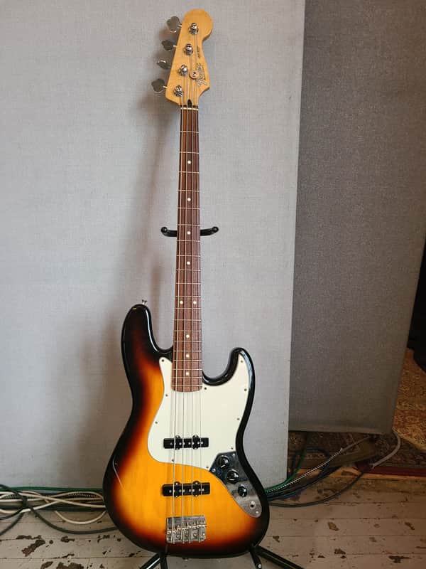 Fender Standard Jazz Bass with Rosewood Fretboard 2004 - Brown Sunburst image 1