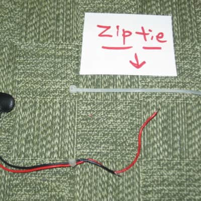 ONE very lightly used genuine Boss 9v battery clip [specifically for Boss pedals that use battery clip with black plastic covering near the terminal part (which are most of them) - but can be a replacement for the gray battery clip] image 1