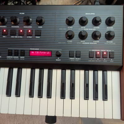 Behringer UB-Xa analogue synthesiser image 4